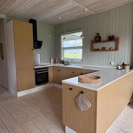 Holiday home 1st Row By The Sea -